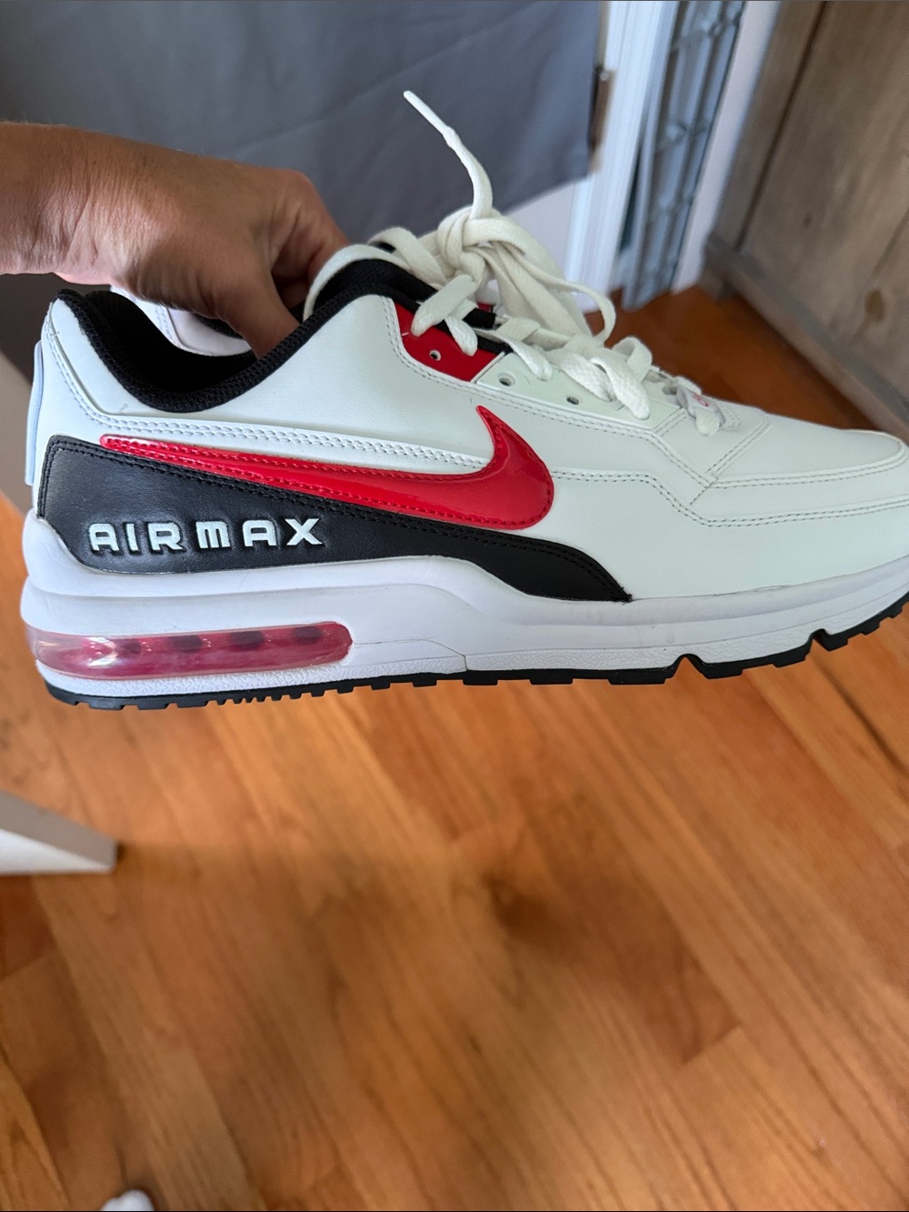 Nike White Red Black Air Max Low Top